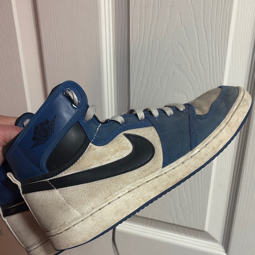 Nike Men's Sneakers in Blue and Cream